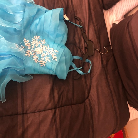 Prom dress - Picture 3 of 5